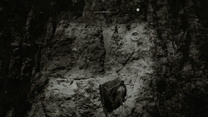 Wall with the shackles/handles