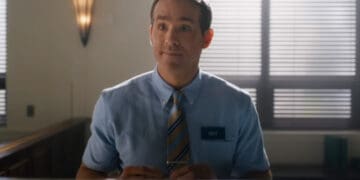 Guy (Ryan Reynolds) goes from NPC bank teller to hero in Free Guy. Images: 20th Century Studios/Disney