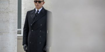 Daniel Craig definitely wasn't going to stay around to find out what Bautista would do to him after breaking his nose.