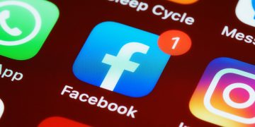 Facebook, Instagram, and WhatsApp all experienced a massive outage for 6 hours. (Images: Pexels/Pixabay)