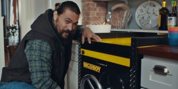 Jason Momoa made his first SNL appearance in 2018.